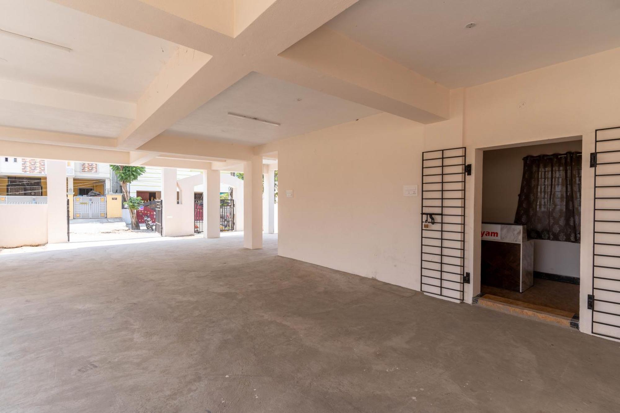 Aishwaryam Service Apartment Ченай Екстериор снимка