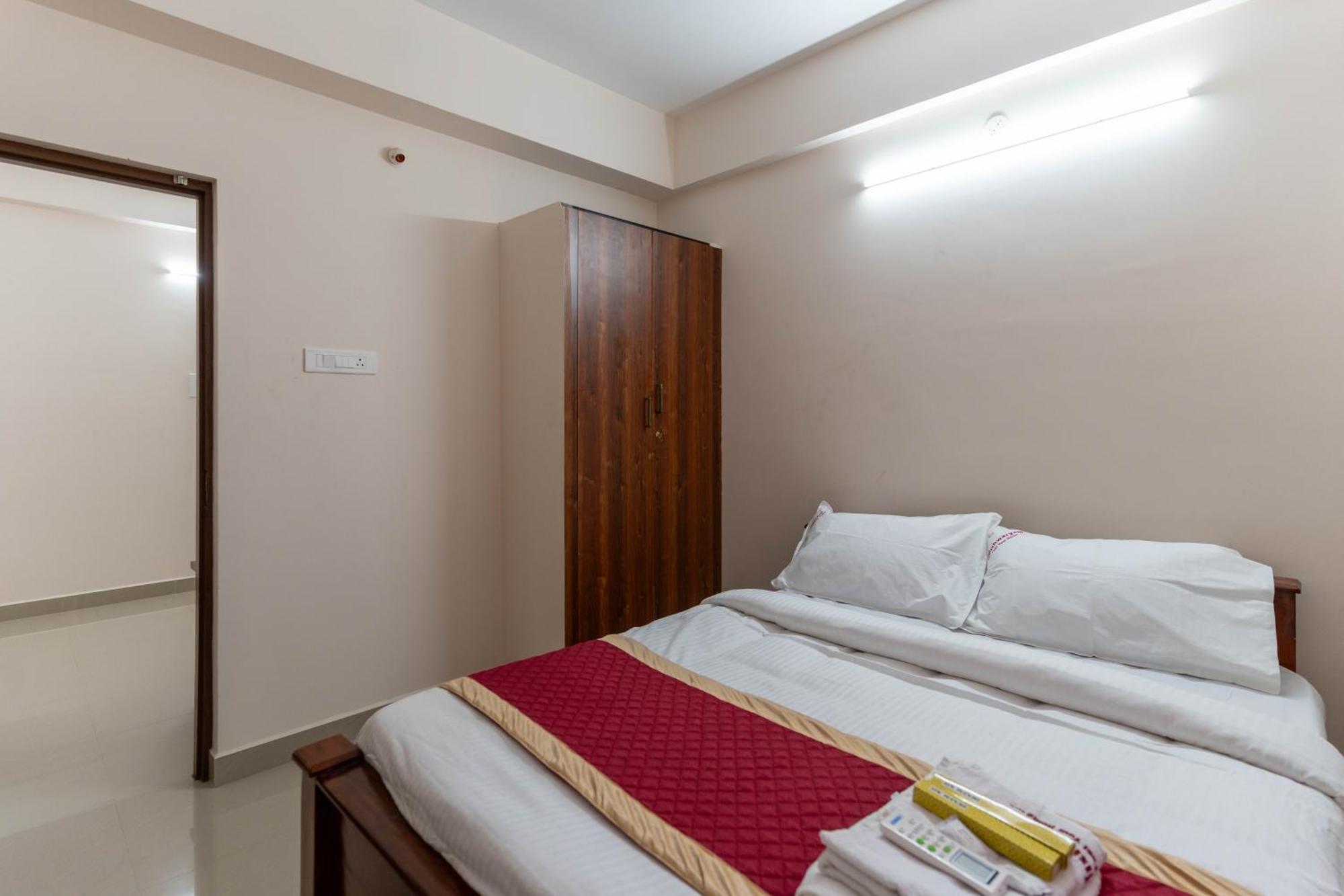 Aishwaryam Service Apartment Ченай Екстериор снимка