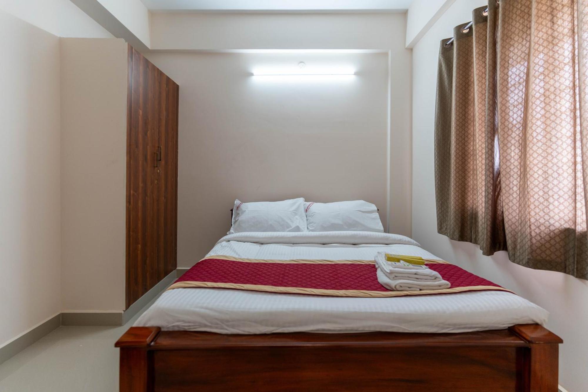 Aishwaryam Service Apartment Ченай Екстериор снимка