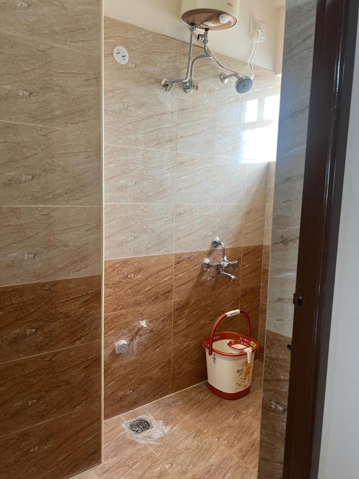 Aishwaryam Service Apartment Ченай Екстериор снимка